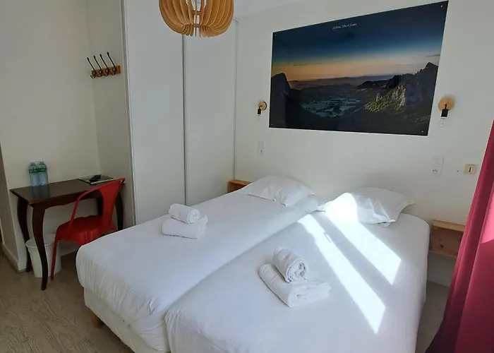 Les Mouflons Отель 3*